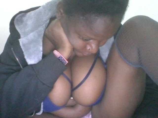 BoobieQueen's BongaCams show and profile