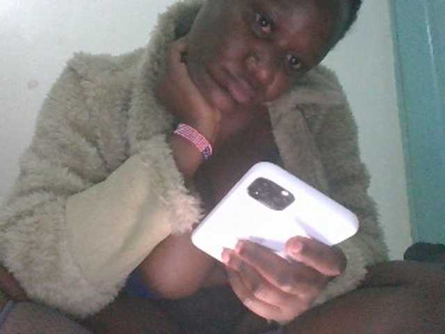 le modèle BoobieQueen est en webcam porno dans un show sur le site bongacams, il possède les tags suivants: Ebony,Brunette,Shaved