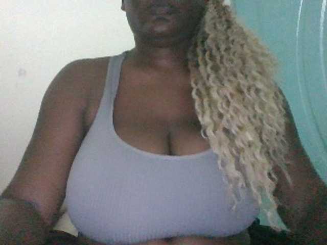 BoobieQueen's BongaCams show and profile