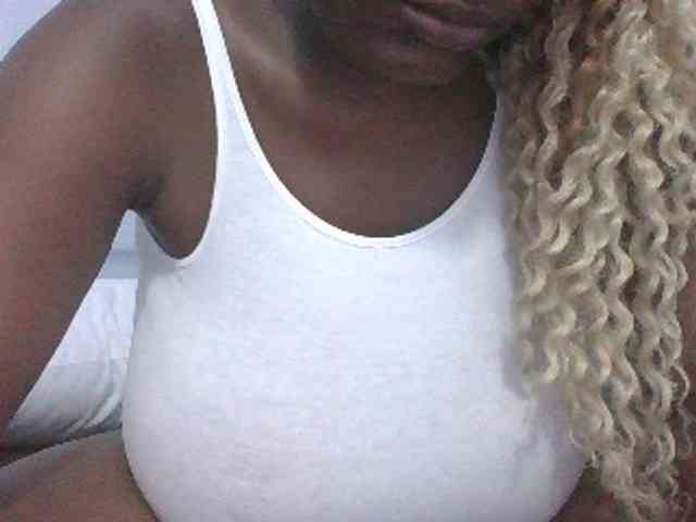 BoobieQueen Live Webcam on BongaCams