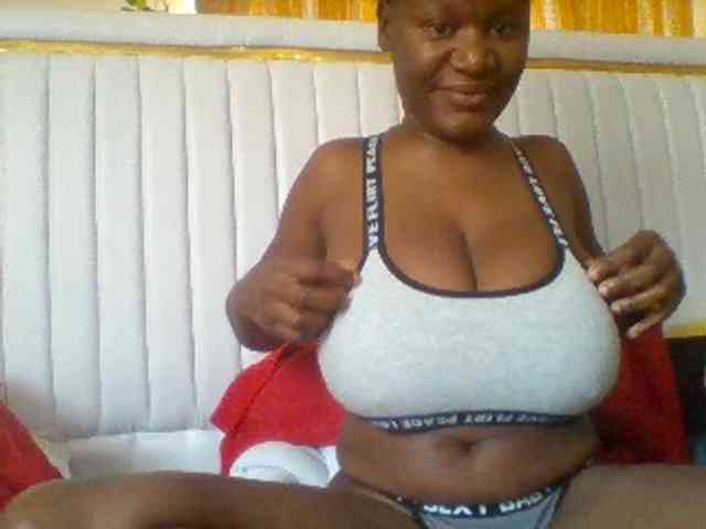 BoobieQueen webcam