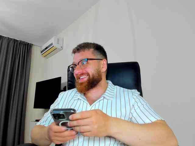 iFindomguy Live Webcam on BongaCams