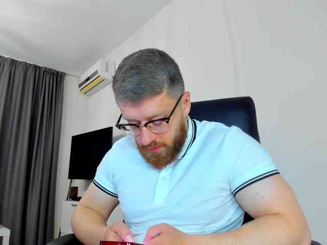iFindomguy Live Webcam on BongaCams