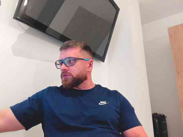 iFindomguy Live Webcam on BongaCams
