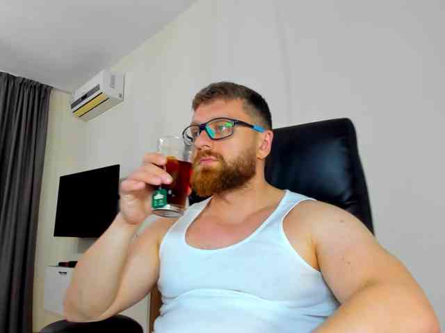 iFindomguy Live Webcam on BongaCams