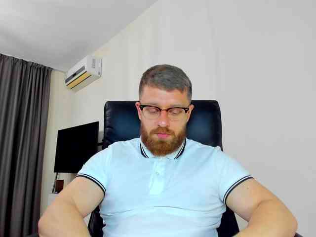 iFindomguy Live Webcam on BongaCams