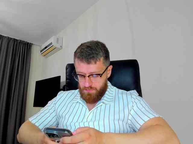 iFindomguy Live Webcam on BongaCams