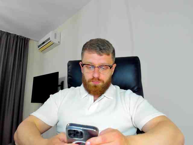 iFindomguy Live Webcam on BongaCams