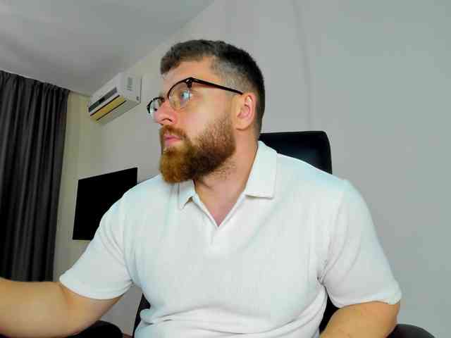 iFindomguy Live Webcam on BongaCams