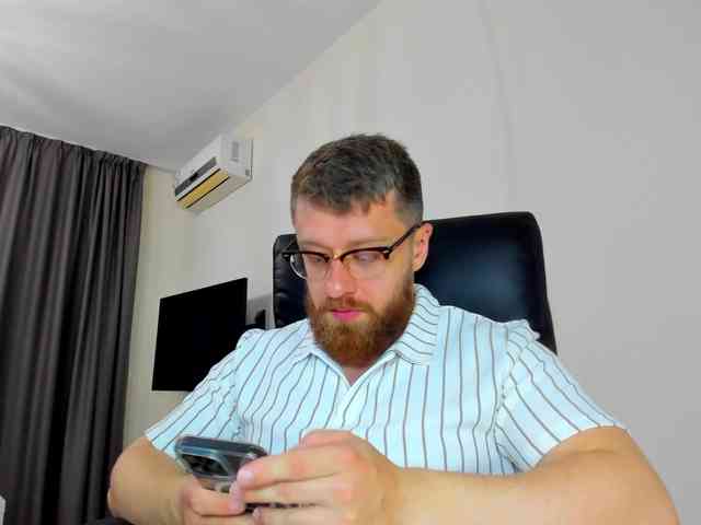 iFindomguy Live Webcam on BongaCams