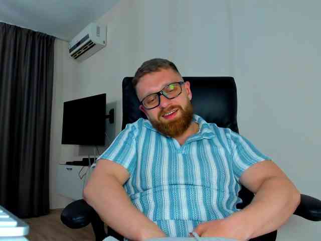 iFindomguy Live Webcam on BongaCams