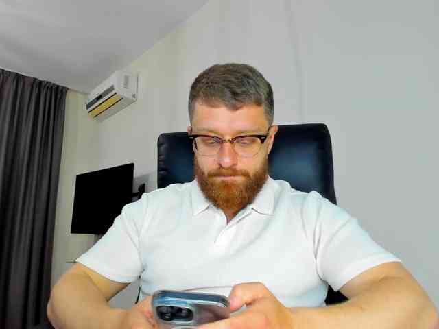 iFindomguy Live Webcam on BongaCams