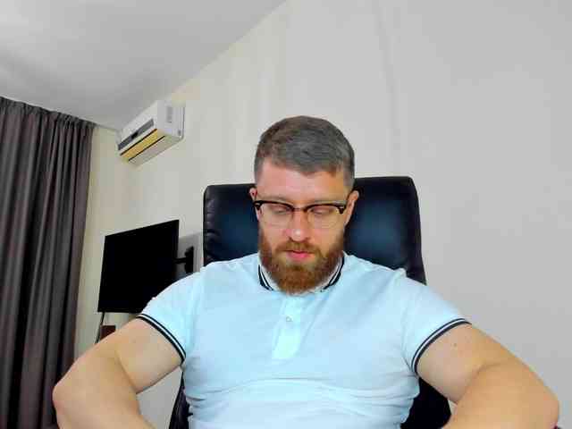 iFindomguy Live Webcam on BongaCams