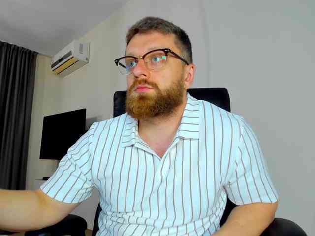 iFindomguy Live Webcam on BongaCams