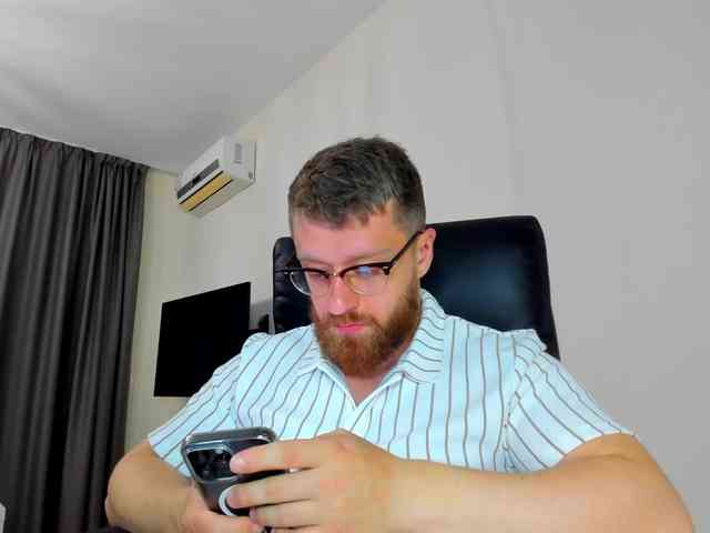 iFindomguy Live Webcam on BongaCams