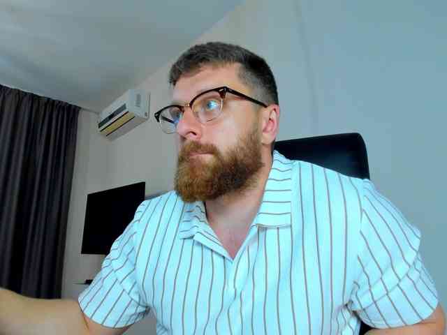 iFindomguy Live Webcam on BongaCams