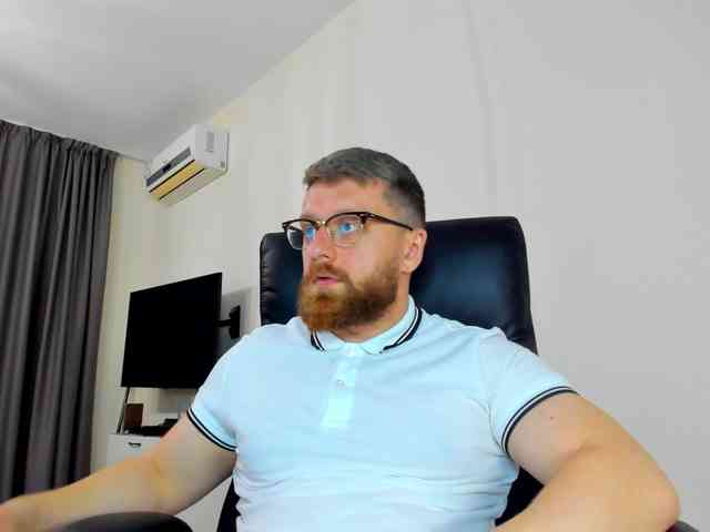 iFindomguy Live Webcam on BongaCams