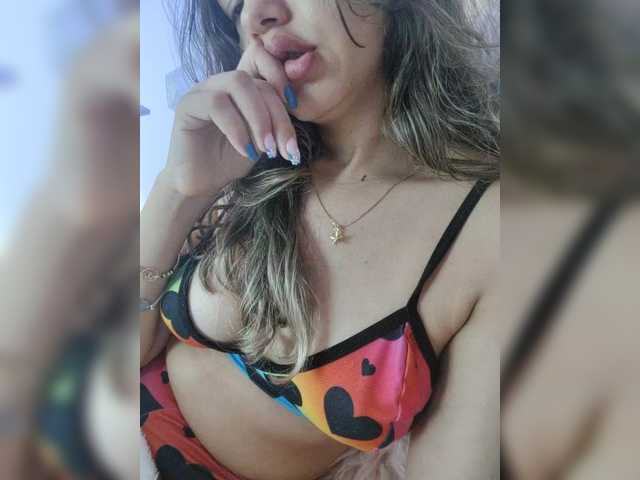 LarisaMaia's BongaCams show and profile