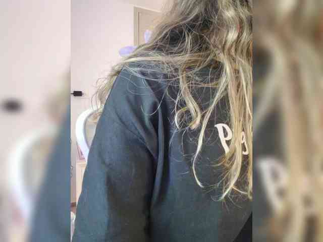 LarisaMaia webcam
