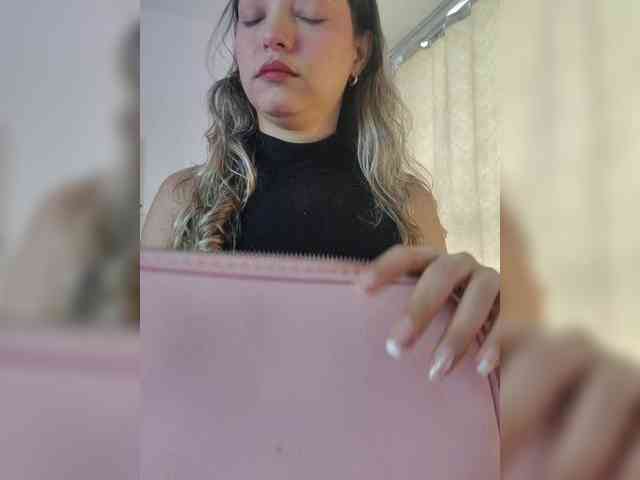LarisaMaia webcam