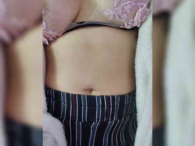 LarisaMaia webcam