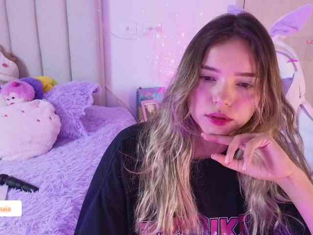 LarisaMaia webcam