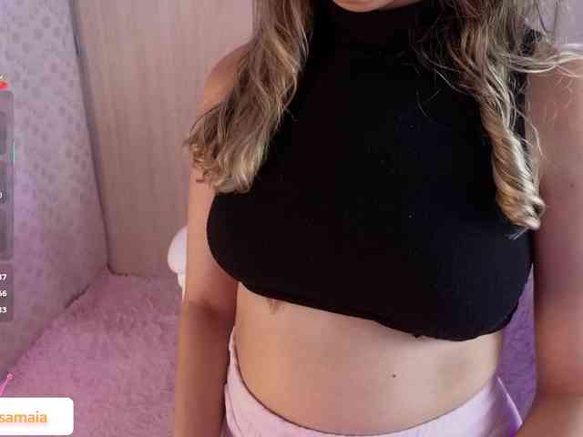 LarisaMaia webcam