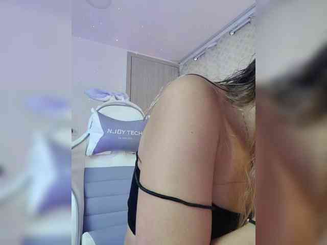 LarisaMaia webcam