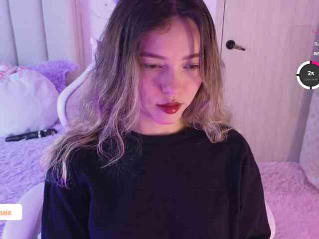 LarisaMaia webcam