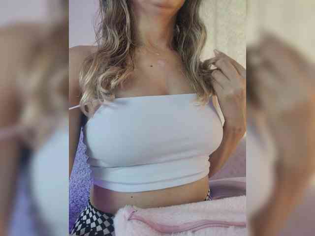 LarisaMaia webcam