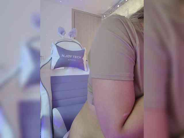 LarisaMaia webcam