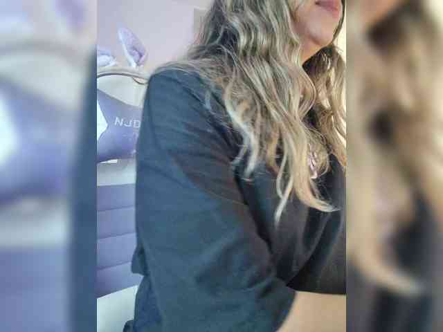 LarisaMaia webcam