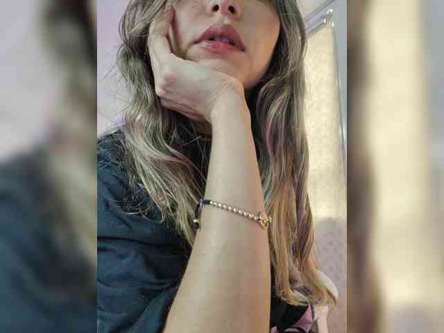 LarisaMaia webcam