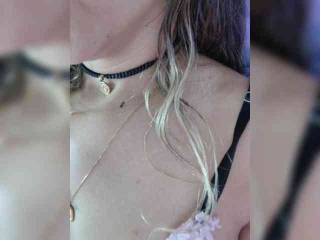 LarisaMaia webcam