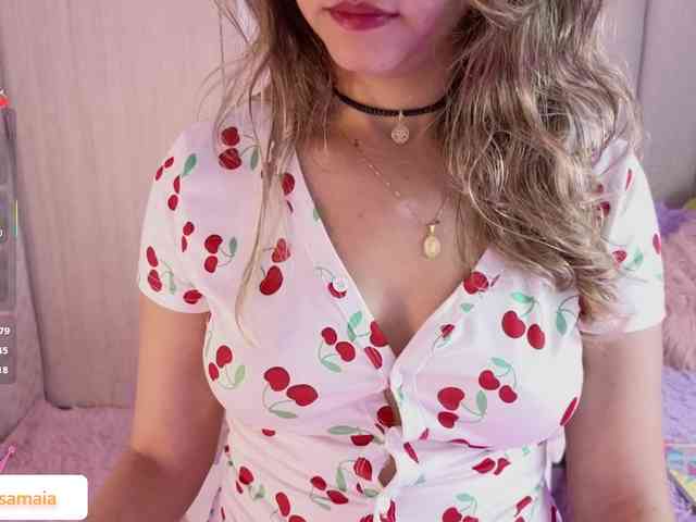 LarisaMaia webcam