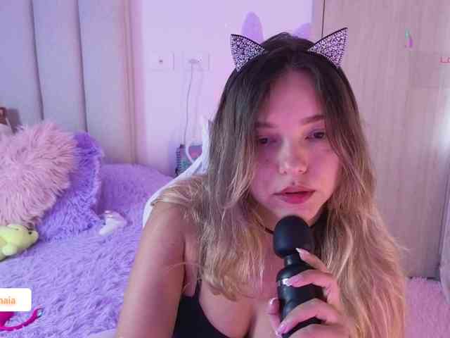 LarisaMaia webcam