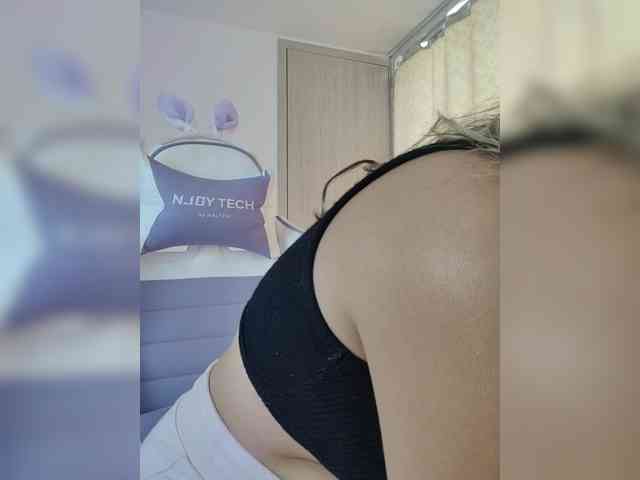 LarisaMaia webcam