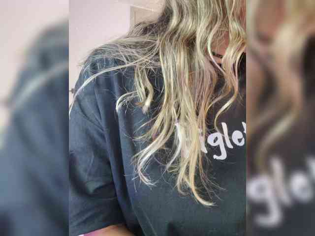 LarisaMaia webcam