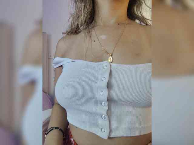 LarisaMaia webcam