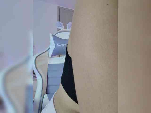 LarisaMaia webcam