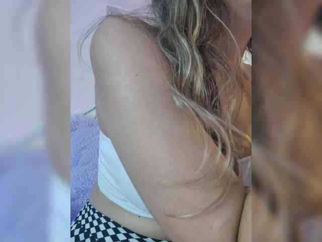LarisaMaia webcam