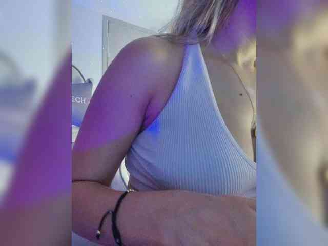 LarisaMaia webcam