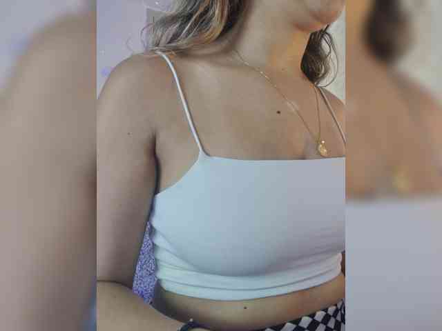 LarisaMaia webcam