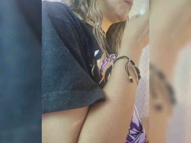 LarisaMaia webcam