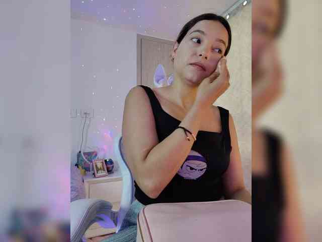 LarisaMaia webcam