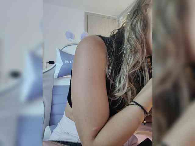 LarisaMaia webcam