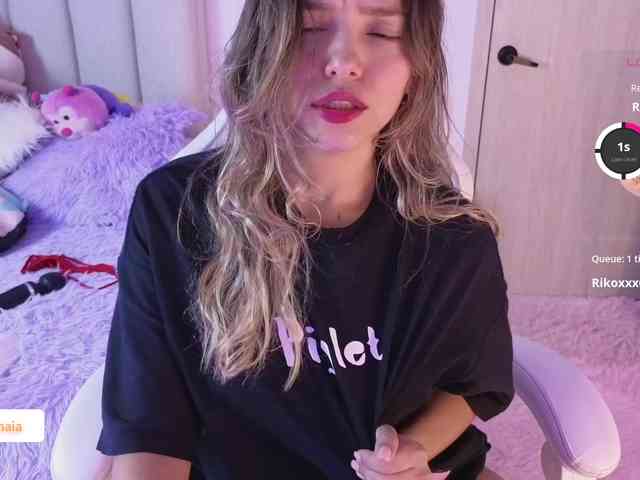LarisaMaia webcam