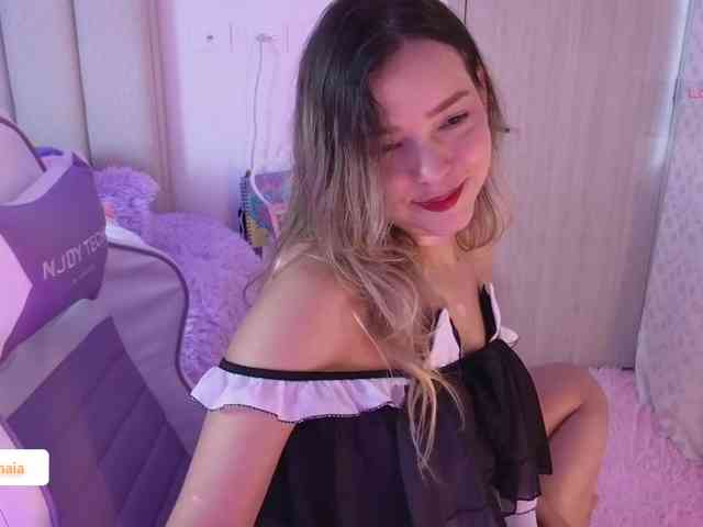 LarisaMaia webcam