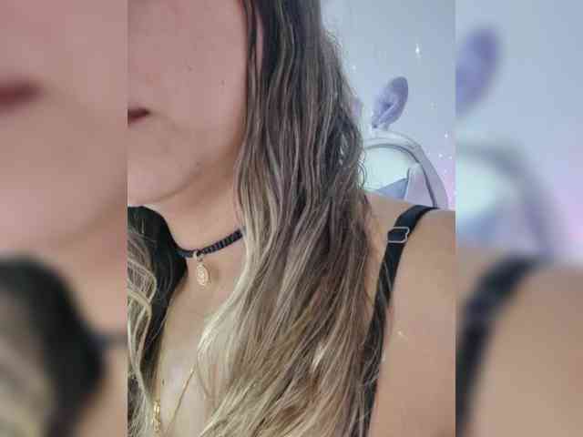 LarisaMaia webcam