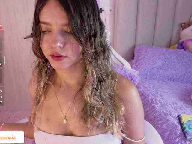 LarisaMaia webcam